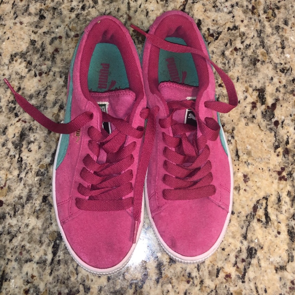 Pink Classic Puma Sneakers/ Tennis Shoes Sz 4 Kids - Picture 3 of 3